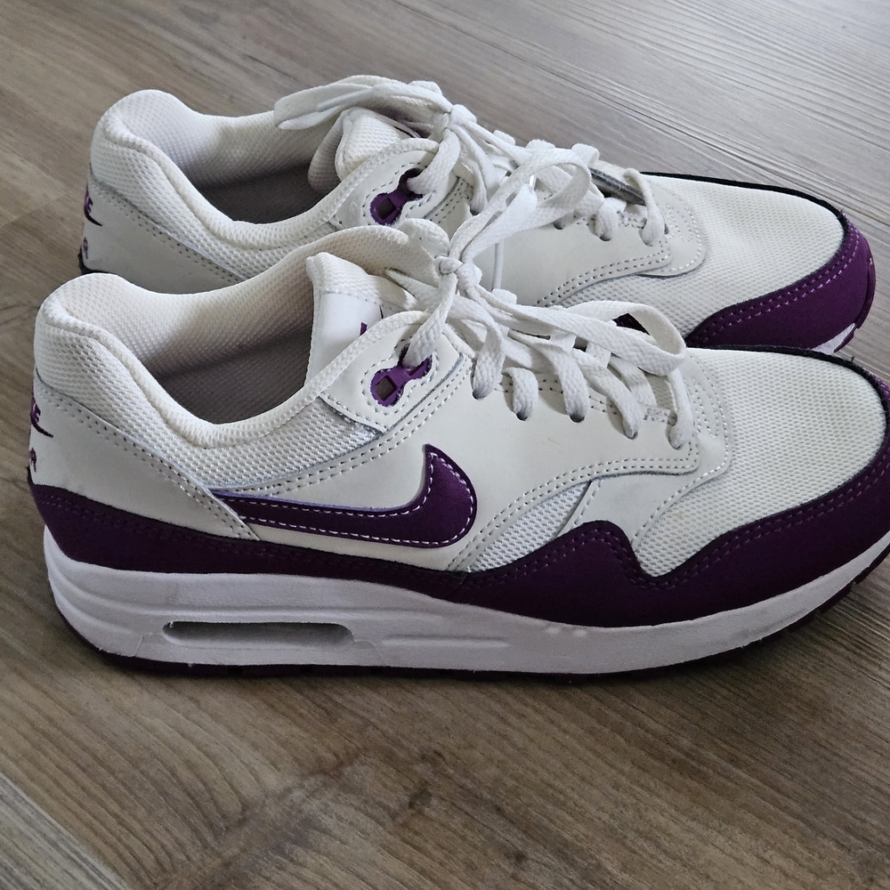 Nike Air Max 1 GS 'White Viotech' size 4.5 youth, wore once, purple and white